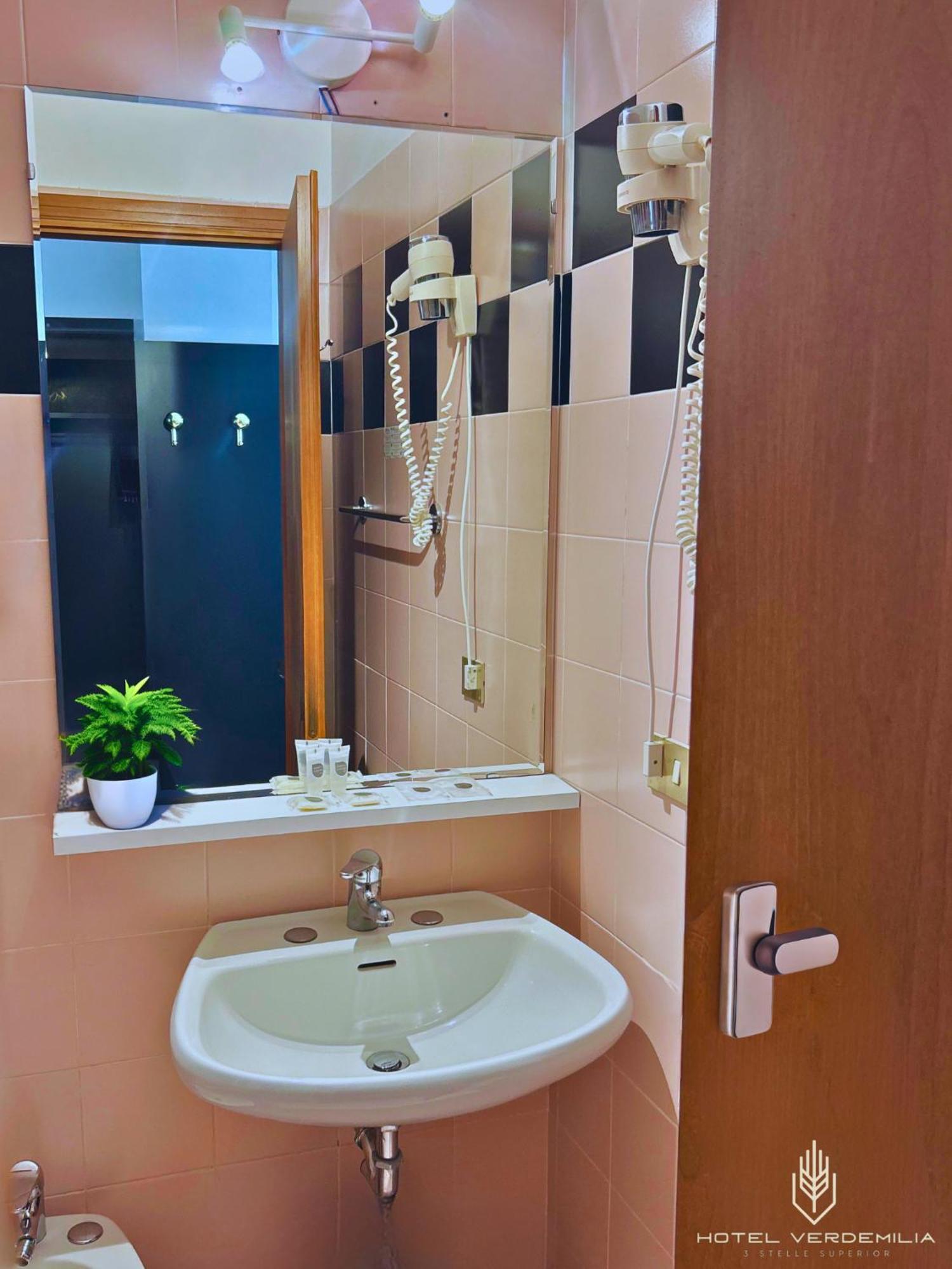 Verdemilia Hotel Anzola dell'Emilia Esterno foto