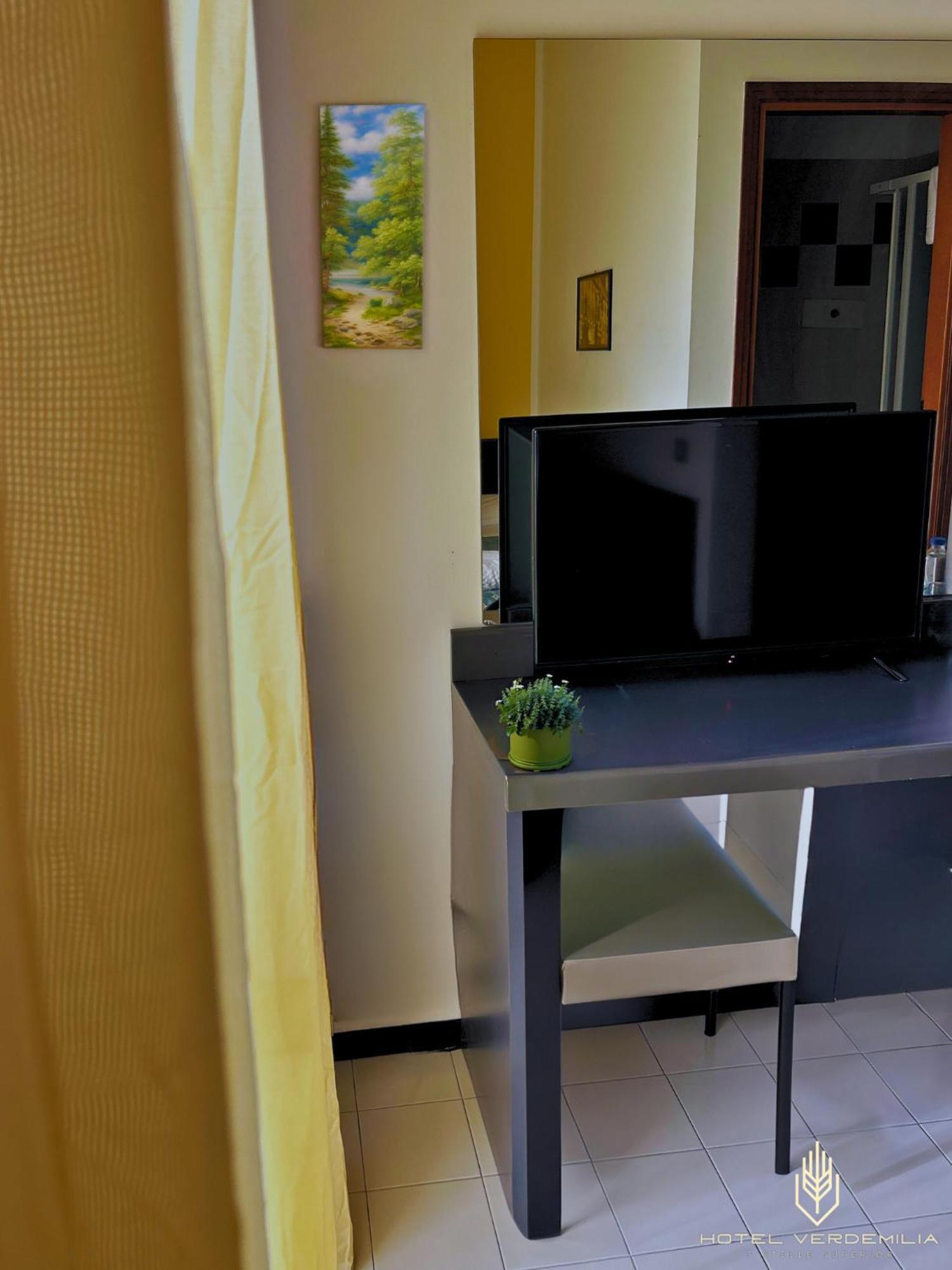 Verdemilia Hotel Anzola dell'Emilia Esterno foto